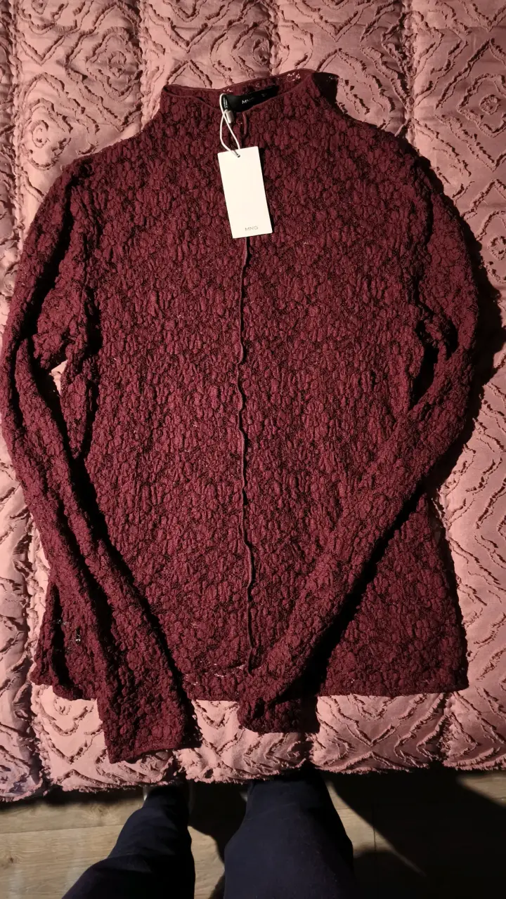 Polera de encaje burdeos MNG - 1