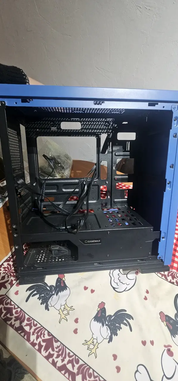 Gabinete Gamer GameMax Azul con Ventana Lateral - 5