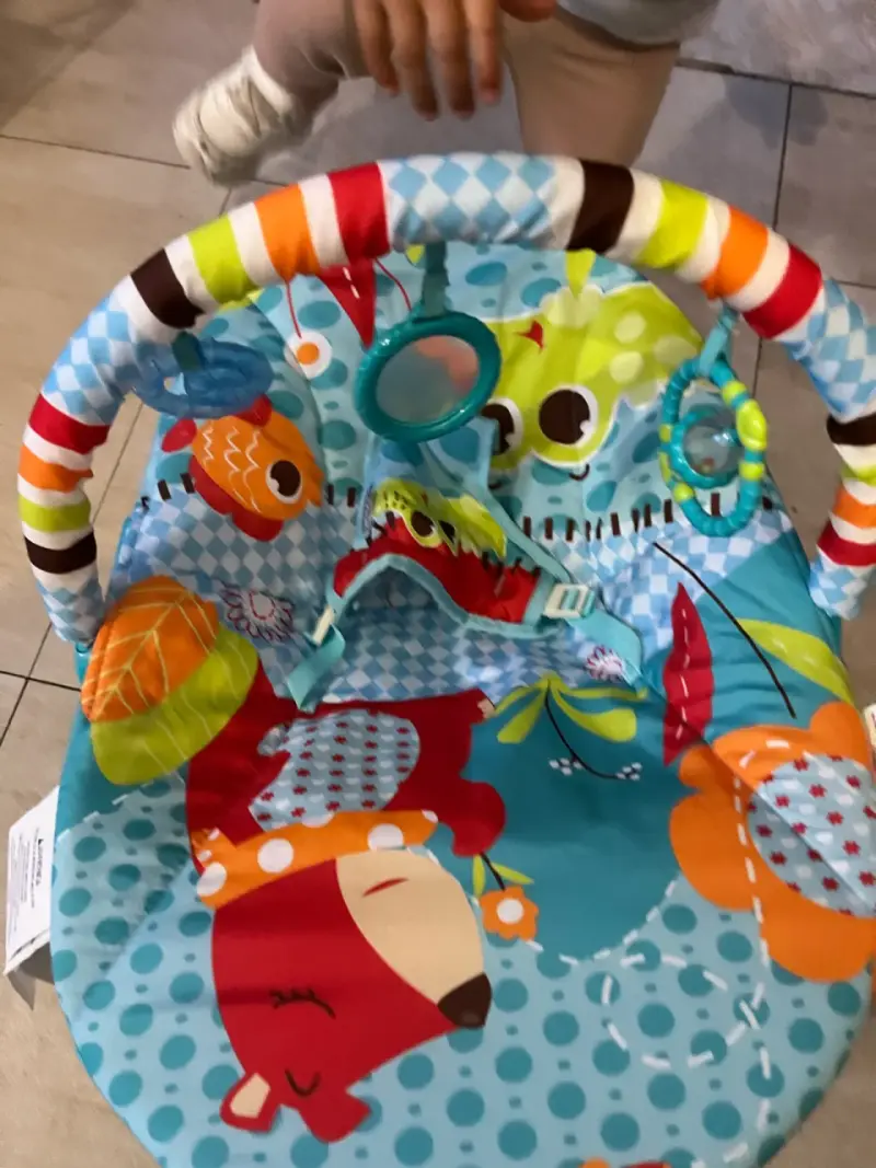 Silla mecedora para bebé con diseño colorido - 4