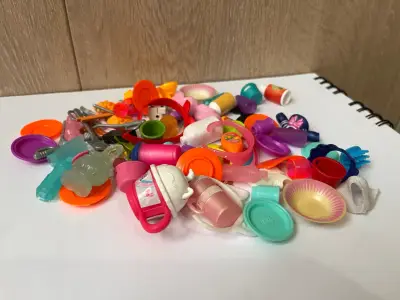Lote de accesorios miniatura para muñecas - miniatura 1