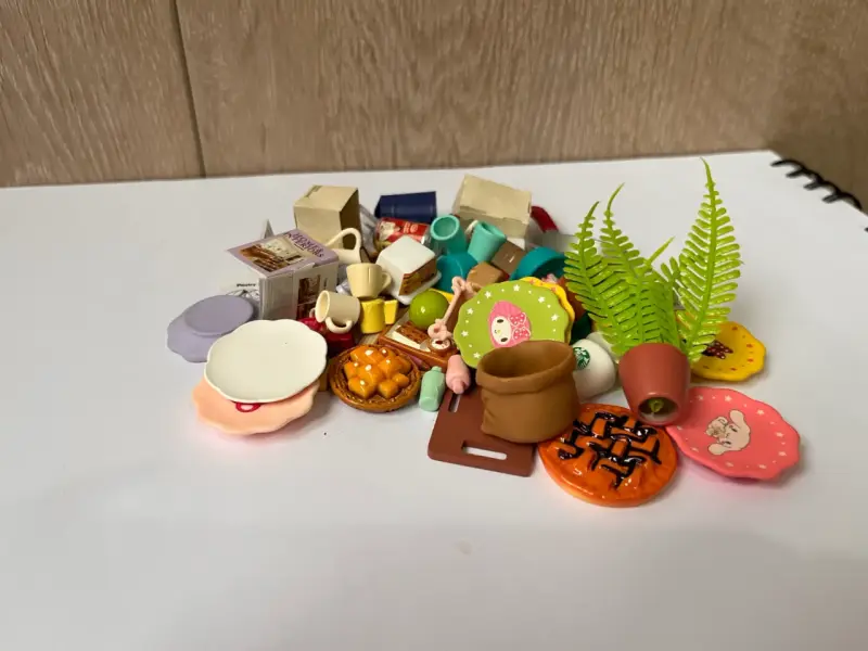 Lote de accesorios miniatura para muñecas - 3