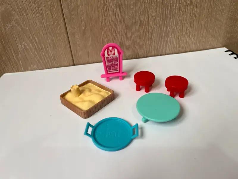 Lote de accesorios miniatura para muñecas - 4