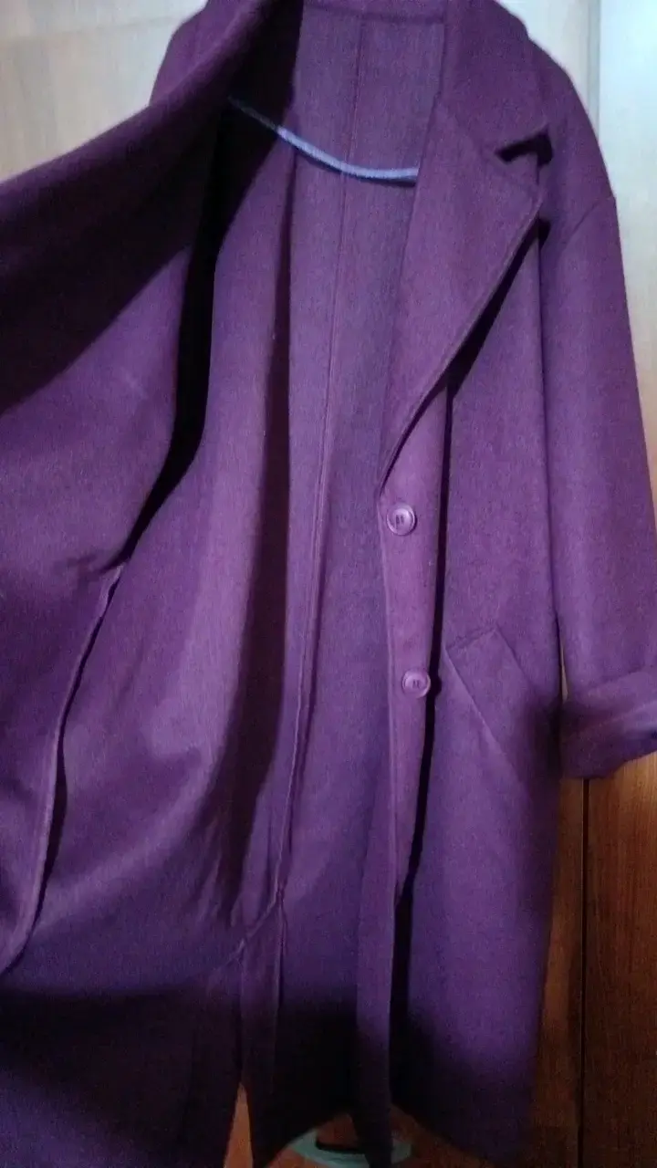 Abrigo largo morado para mujer en buen estado - 2