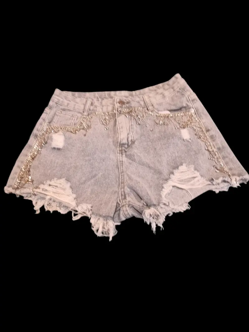 Shorts de mezclilla con detalles de pedrería - 1