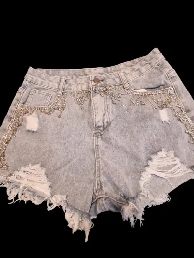 Shorts de mezclilla con detalles de pedrería - miniatura 3