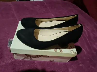 Zapatos negros elegantes para mujer - miniatura 1