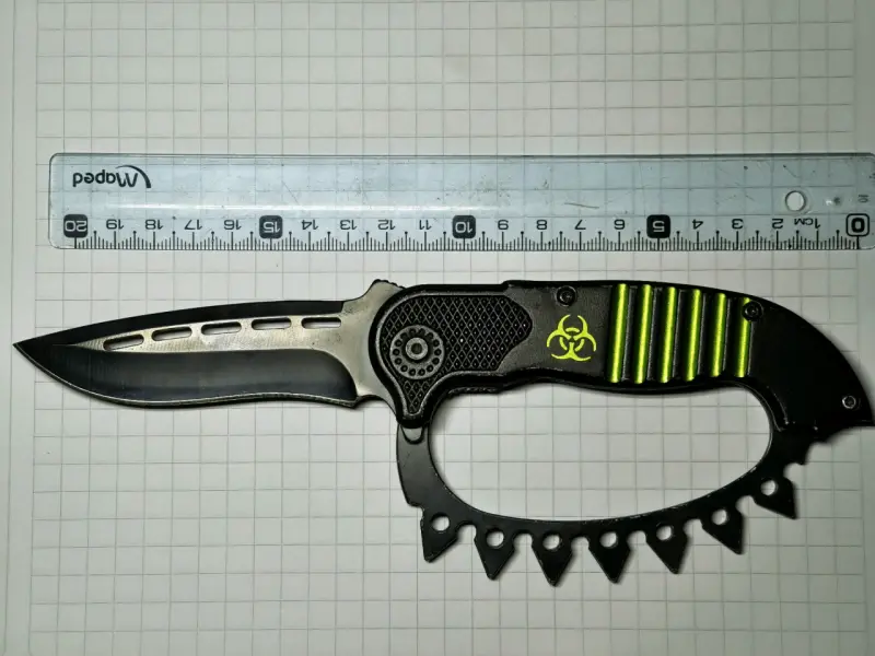 Cuchillo táctico con diseño biohazard y hoja negra - 4