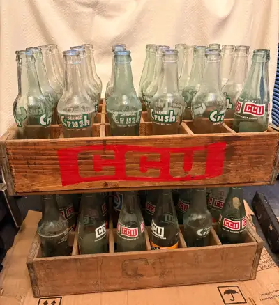 Caja de botellas de vidrio vintage CCU - miniatura 1
