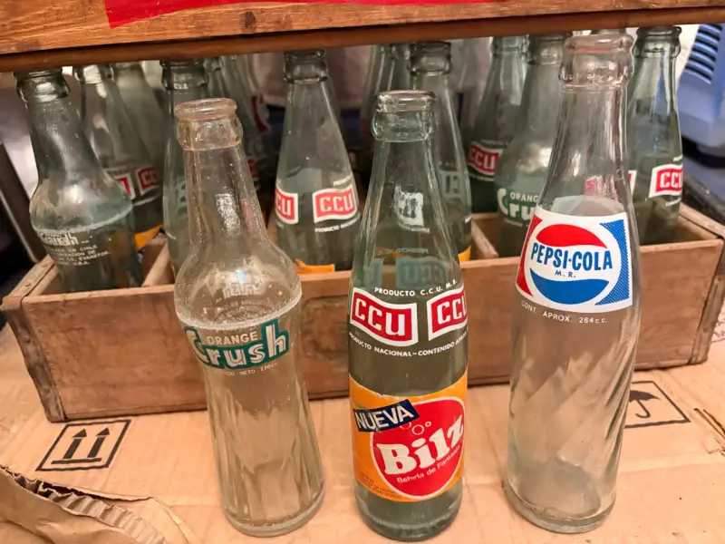 Caja de botellas de vidrio vintage CCU - 2
