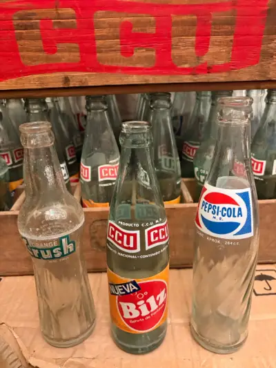 Caja de botellas de vidrio vintage CCU - miniatura 3