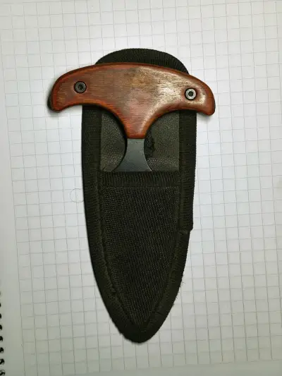 Cuchillo de caza con mango de madera y funda - miniatura 4