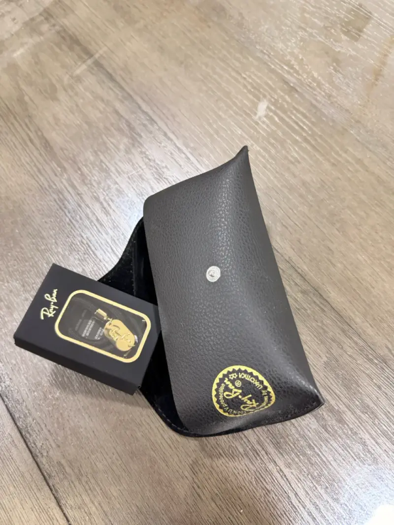 Correa, Estuche y limpiador de gafas Ray-Ban