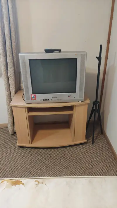 Televisor CRT Daewoo 21 pulgadas con control remoto - miniatura 1