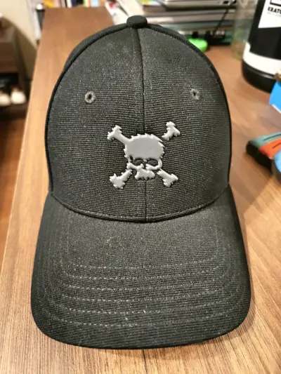 Gorra negra Oakley con diseño de calavera - miniatura 1