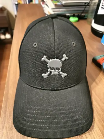 Gorra negra Oakley con diseño de calavera - miniatura 2