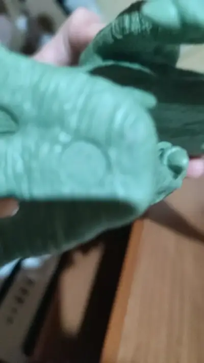 Figura de dinosaurio verde de juguete giganotosaur - miniatura 2