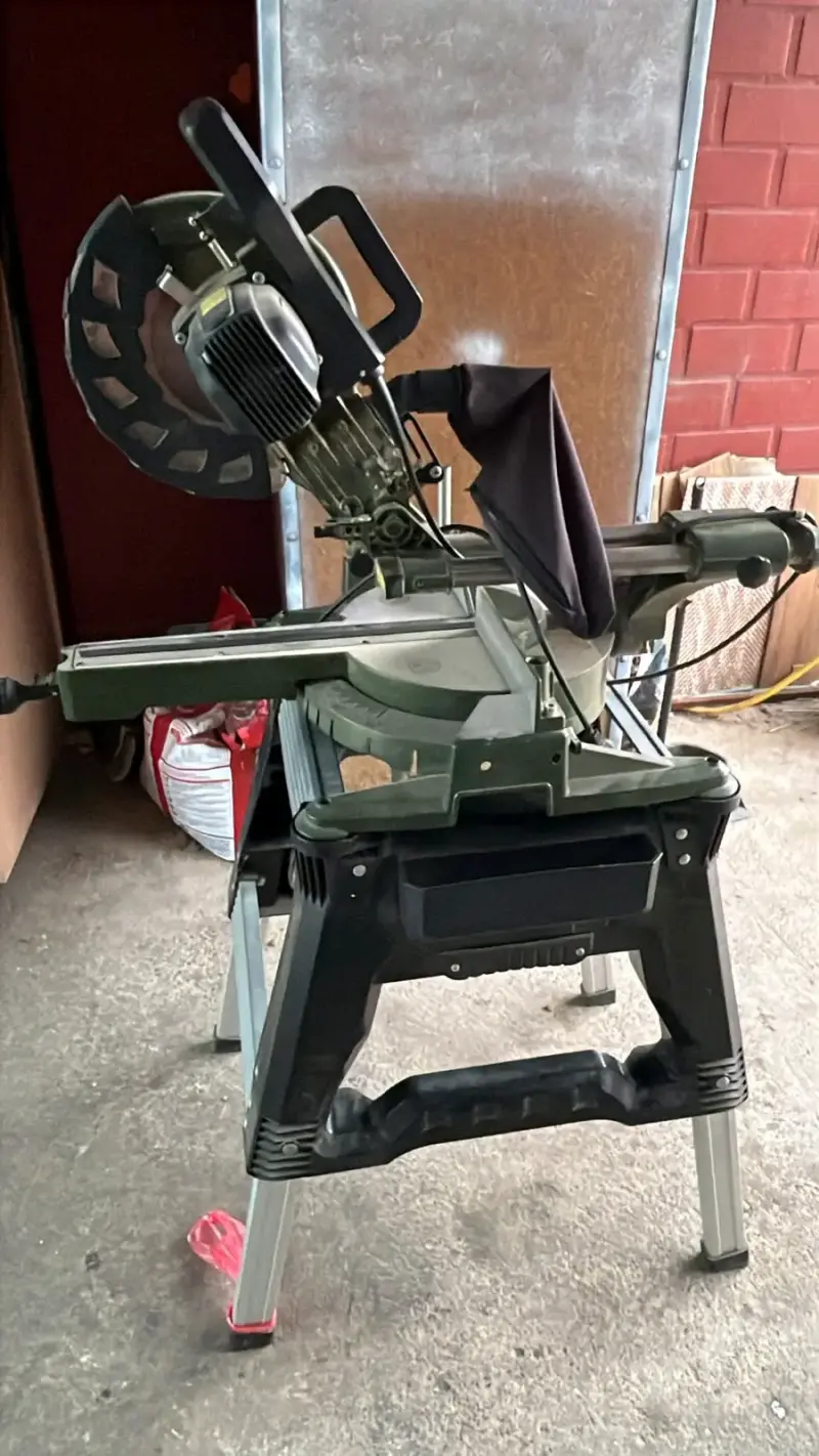 Sierra ingleteadora eléctrica 10 pulgadas Sodimac - 2