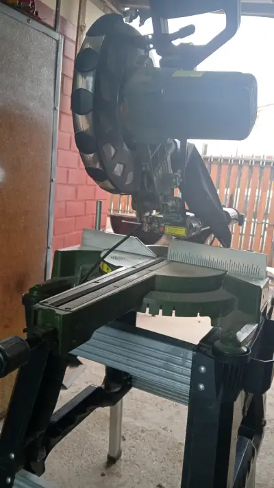 Sierra ingleteadora eléctrica 10 pulgadas Sodimac - miniatura 3