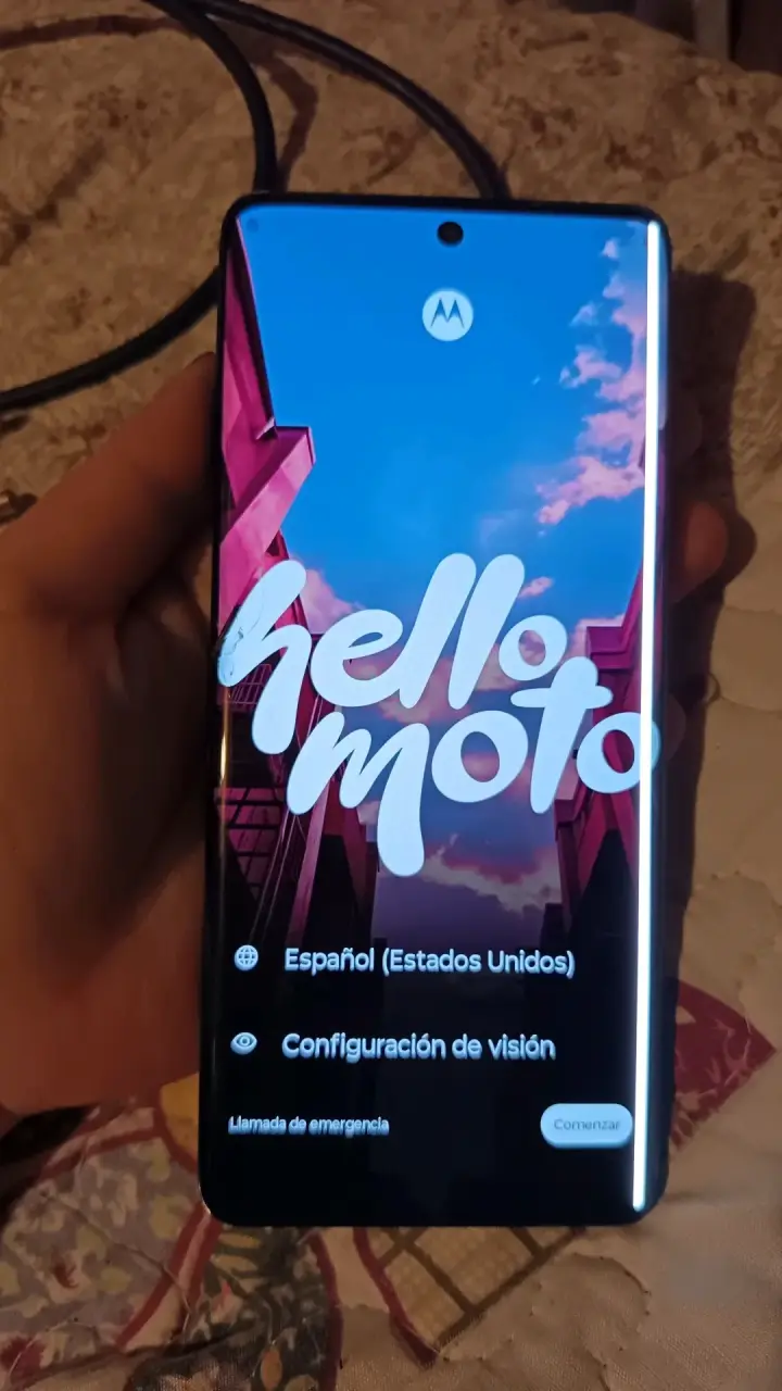 Smartphone Motorola con cargador rápido - 1