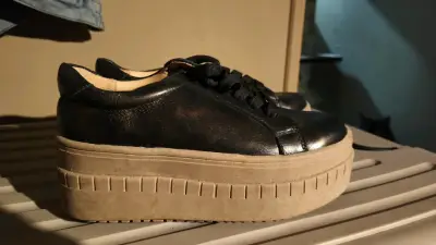 Zapatillas negras de plataforma para mujer - miniatura 1