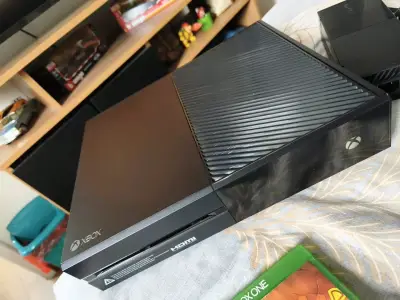 Consola Xbox One con 1 juego físico y descargados - miniatura 2