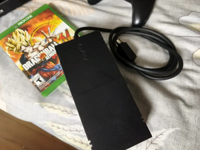 Consola Xbox One con 1 juego físico y descargados - 5