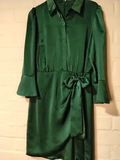 Vestido verde elegante Vince Camuto con lazo - miniatura 1