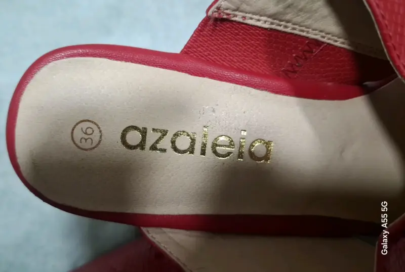 Sandalias de cuña Azaleia en negro y rojo - 3