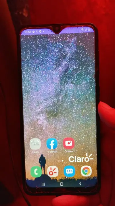 Samsung con pequeños detalles en pantalla - miniatura 1
