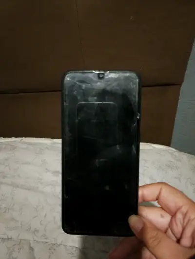 Samsung con pequeños detalles en pantalla - miniatura 3