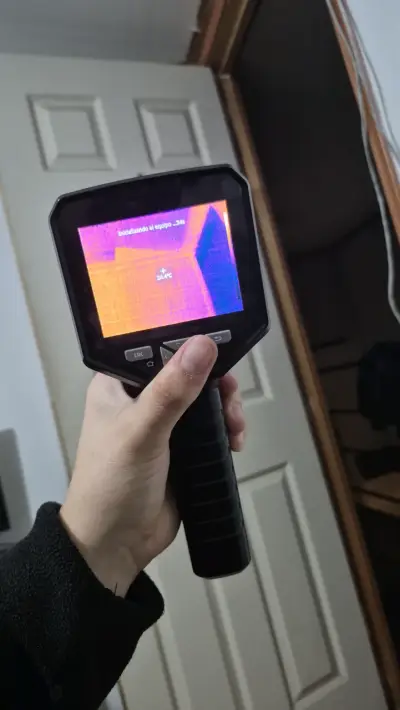 Cámara térmica portátil con pantalla LCD - miniatura 1