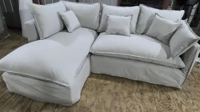 Sofá seccional esquinero gris claro nuevo - miniatura 1