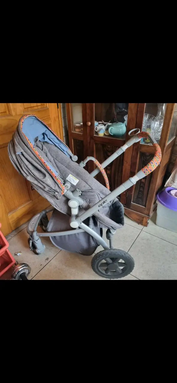 Coche de bebé Infanti Epic gris con silla de auto - 3