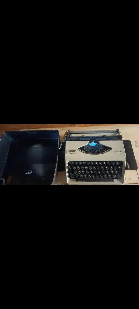 Máquina de escribir Asotec Traveller en buen estado - 1