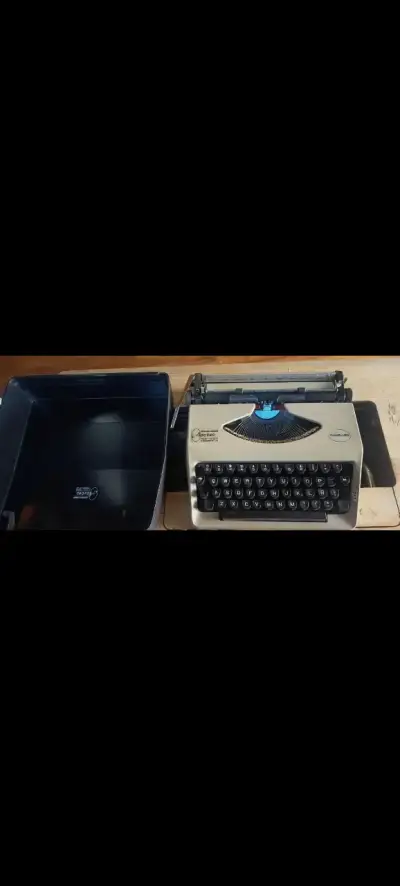 Máquina de escribir Asotec Traveller en buen estado - miniatura 1