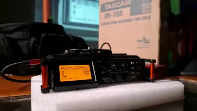 Grabadora de Audio Tascam DR-70D para DSLR - miniatura 1