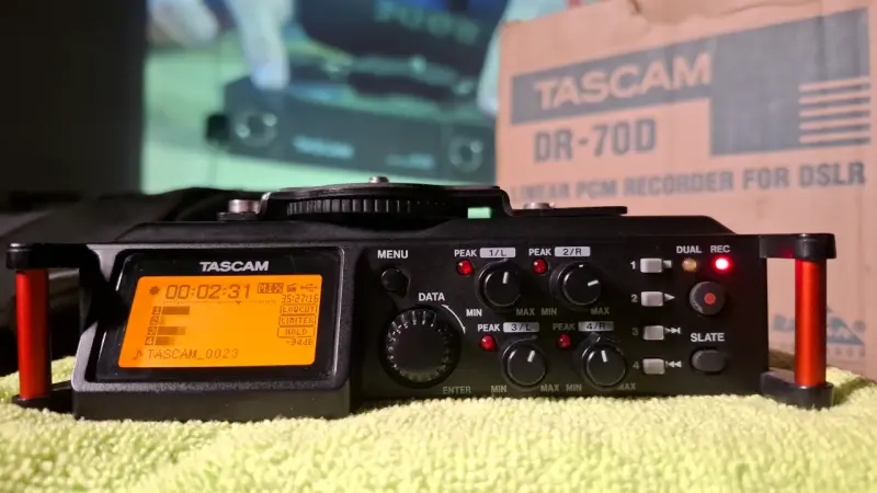 Grabadora de Audio Tascam DR-70D para DSLR - 2