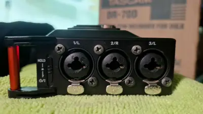 Grabadora de Audio Tascam DR-70D para DSLR - miniatura 3
