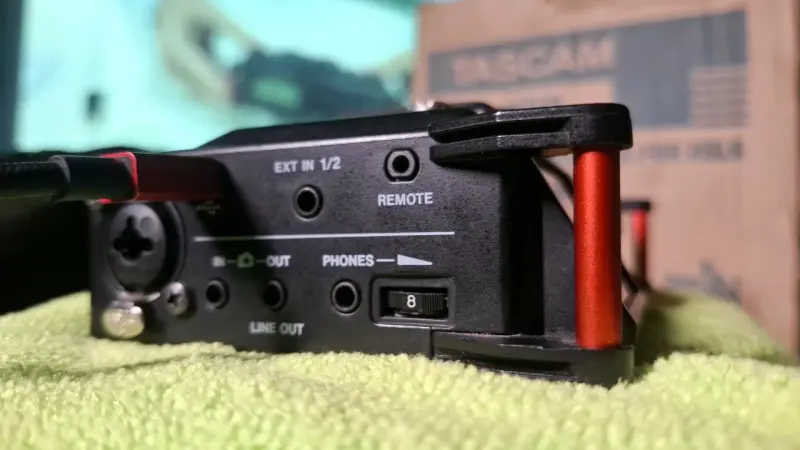 Grabadora de Audio Tascam DR-70D para DSLR - 4