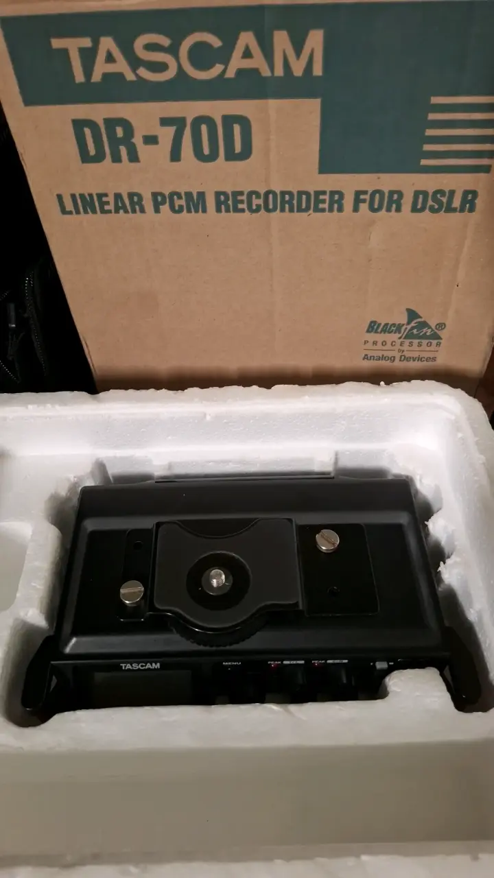 Grabadora de Audio Tascam DR-70D para DSLR - 6