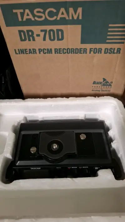 Grabadora de Audio Tascam DR-70D para DSLR - miniatura 6