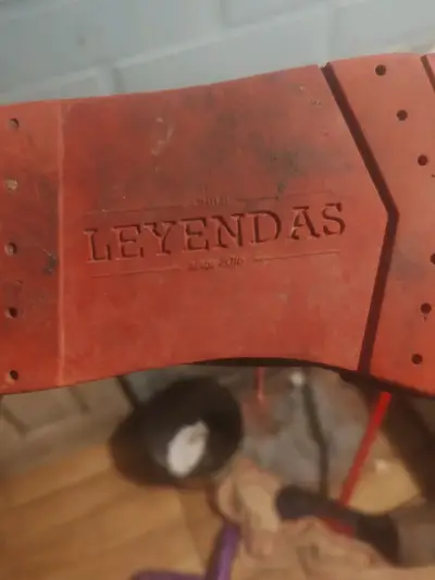 Botines de cuero Leyendas negros con cordones rojos - miniatura 1