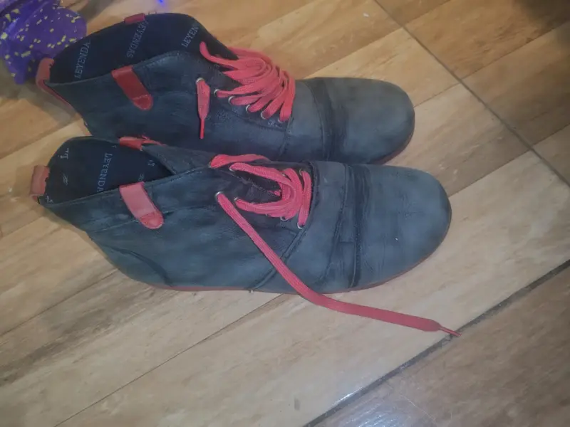 Botines de cuero Leyendas negros con cordones rojos - 2