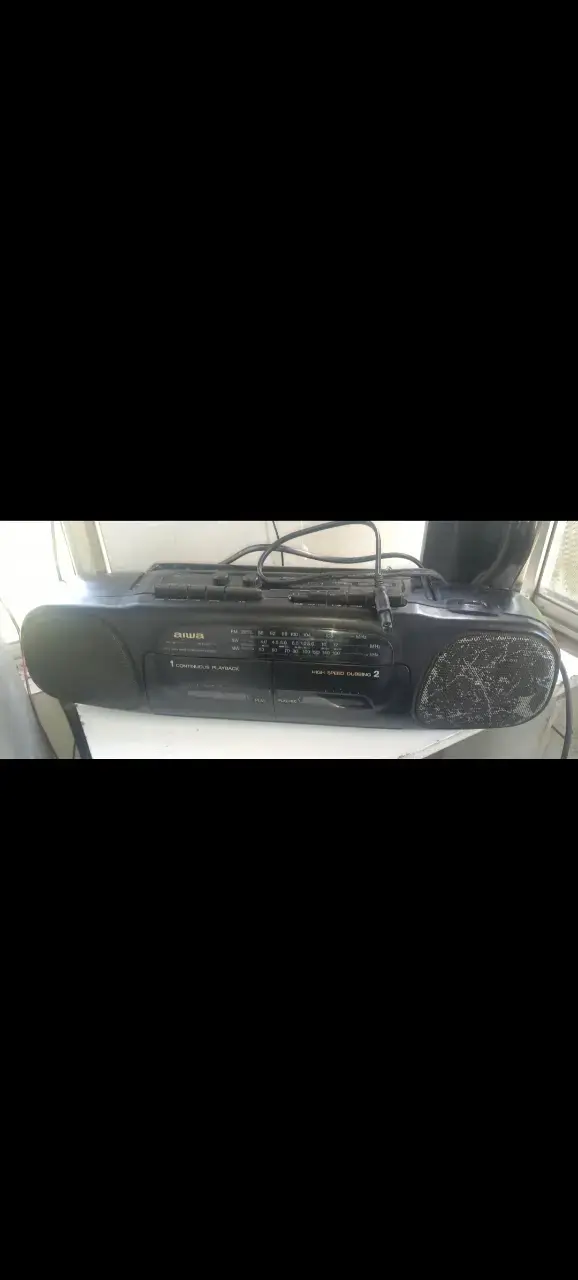 Radio cassette portátil Aiwa con altavoces - 1