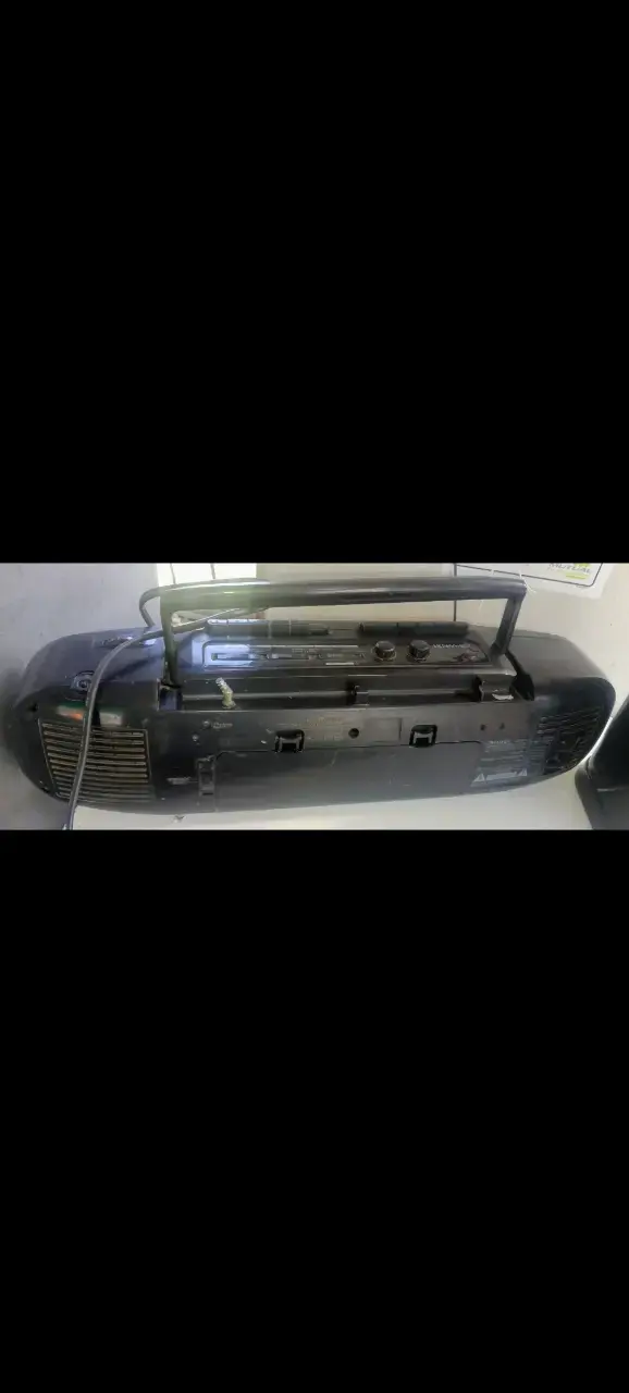 Radio cassette portátil Aiwa con altavoces - 2