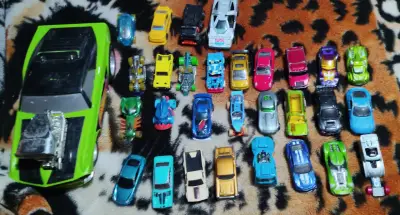 Colección de autos Hot Wheels y otros modelos - miniatura 1