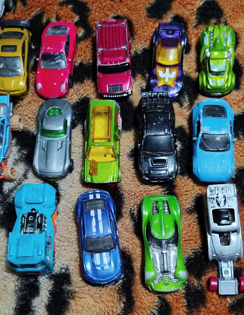 Colección de autos Hot Wheels y otros modelos - 2
