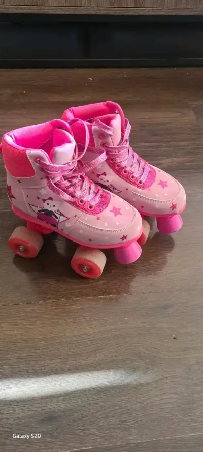 Patines de cuatro ruedas rosados para niña - miniatura 1