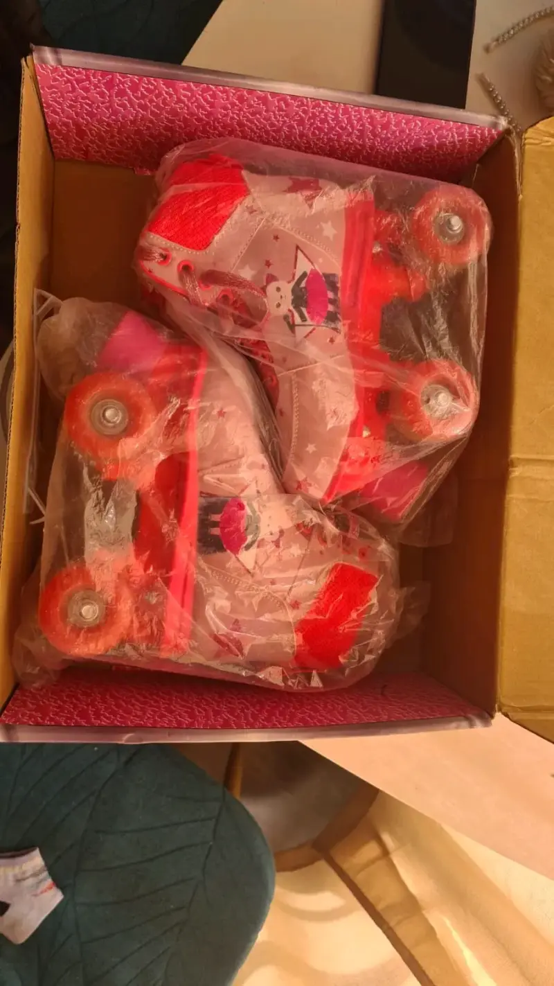 Patines de cuatro ruedas rosados para niña - 4