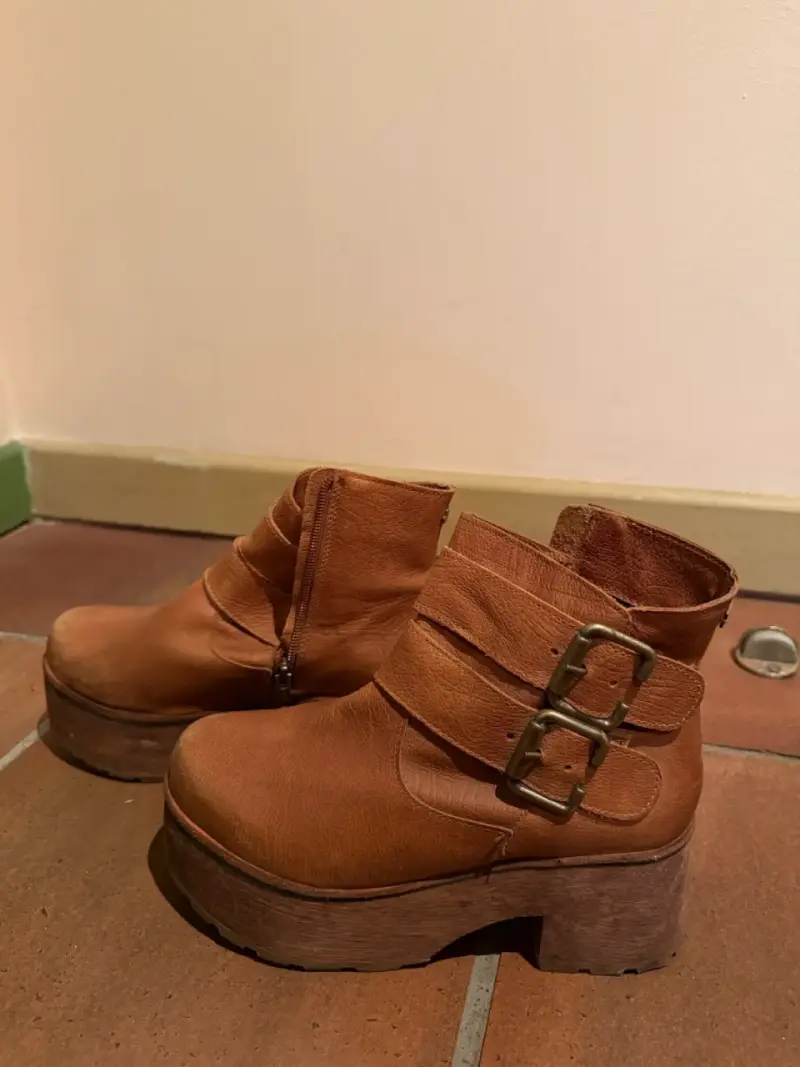 Botines de cuero marrón con plataforma y hebillas - 1